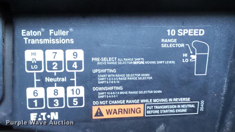 image for item DD7252 1997 International 8100 semi truck