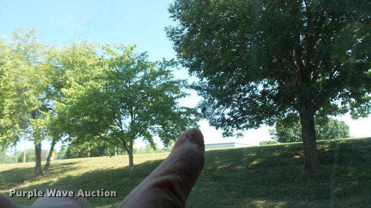 image for item DD7252 1997 International 8100 semi truck