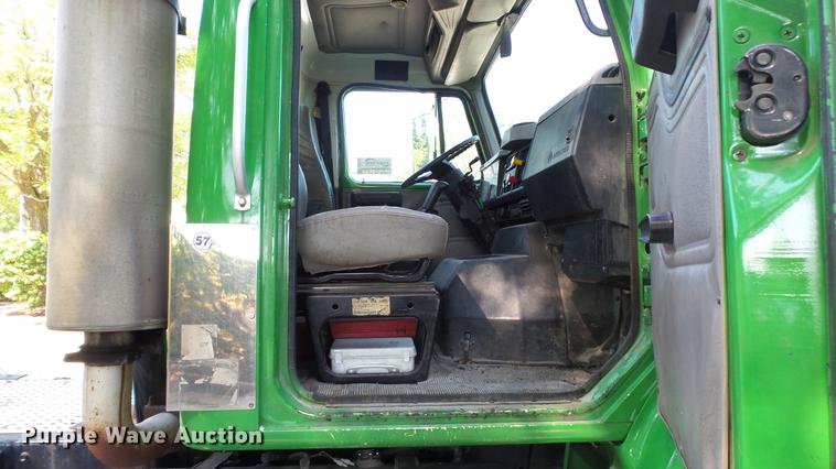 image for item DD7252 1997 International 8100 semi truck