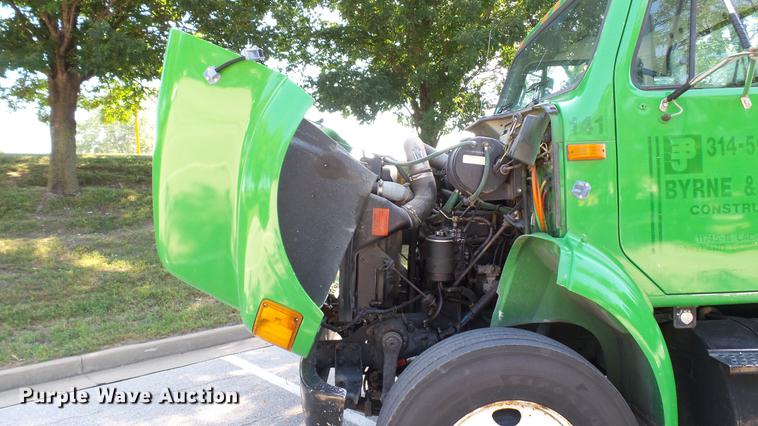 image for item DD7252 1997 International 8100 semi truck