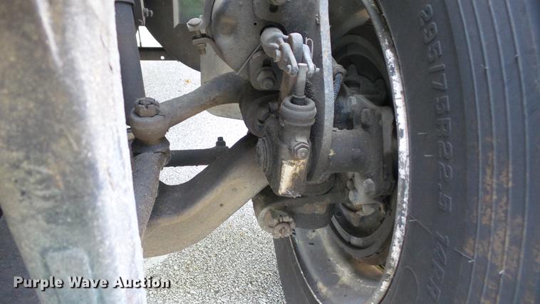 image for item DD7252 1997 International 8100 semi truck