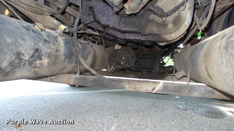 image for item DD7252 1997 International 8100 semi truck