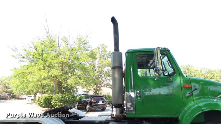 image for item DD7252 1997 International 8100 semi truck