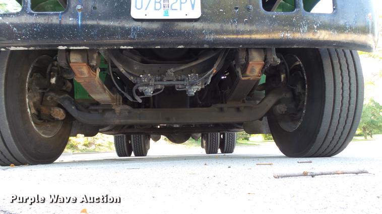 image for item DD7252 1997 International 8100 semi truck