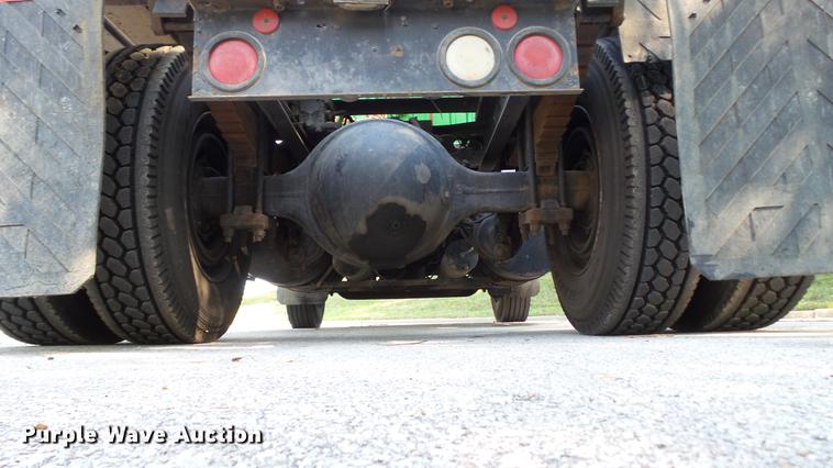 image for item DD7252 1997 International 8100 semi truck