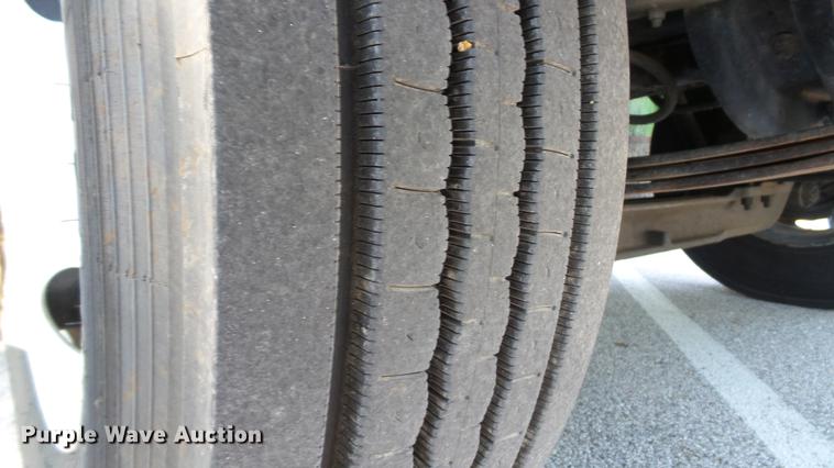 image for item DD7252 1997 International 8100 semi truck