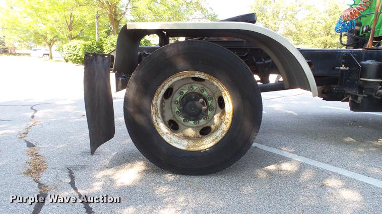 image for item DD7252 1997 International 8100 semi truck