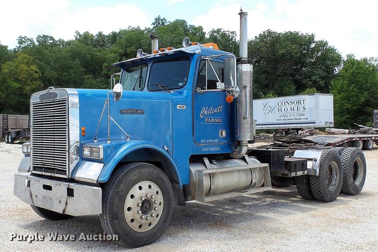 image for item DD7265 1989 Freightliner FC60 semi truck