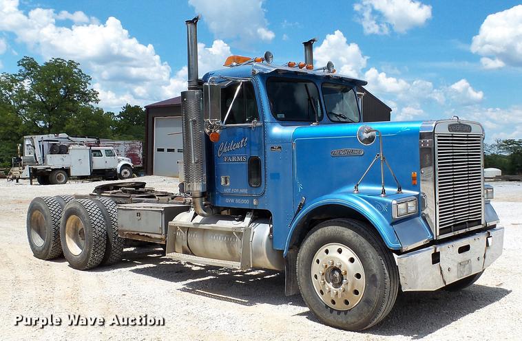 image for item DD7265 1989 Freightliner FC60 semi truck