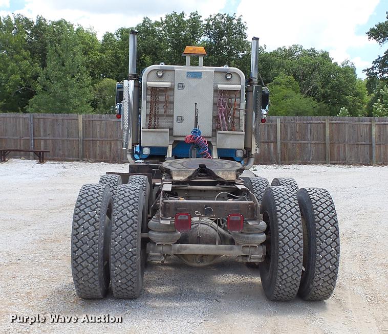 image for item DD7265 1989 Freightliner FC60 semi truck