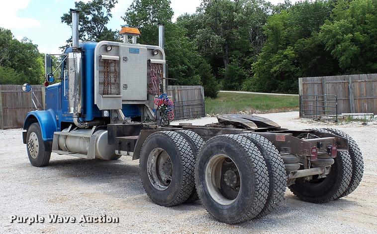 image for item DD7265 1989 Freightliner FC60 semi truck