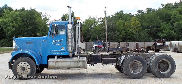 image for item DD7265 1989 Freightliner FC60 semi truck