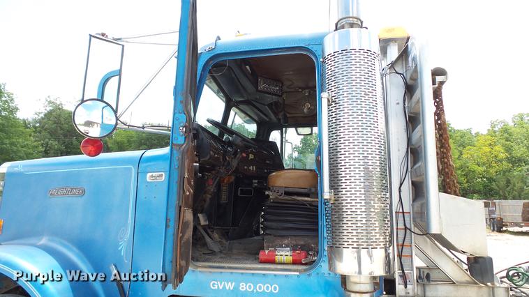 image for item DD7265 1989 Freightliner FC60 semi truck