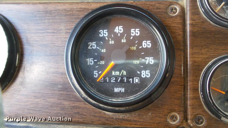 image for item DD7265 1989 Freightliner FC60 semi truck