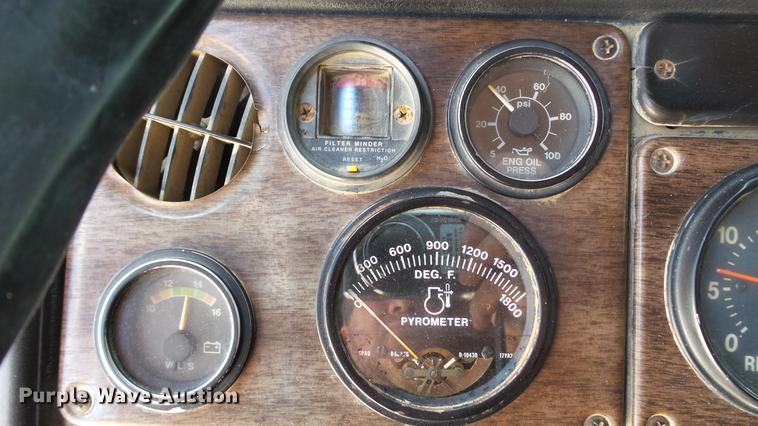 image for item DD7265 1989 Freightliner FC60 semi truck