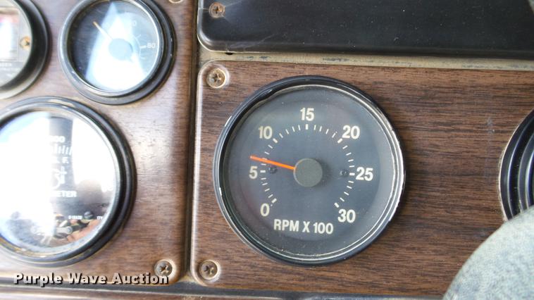 image for item DD7265 1989 Freightliner FC60 semi truck