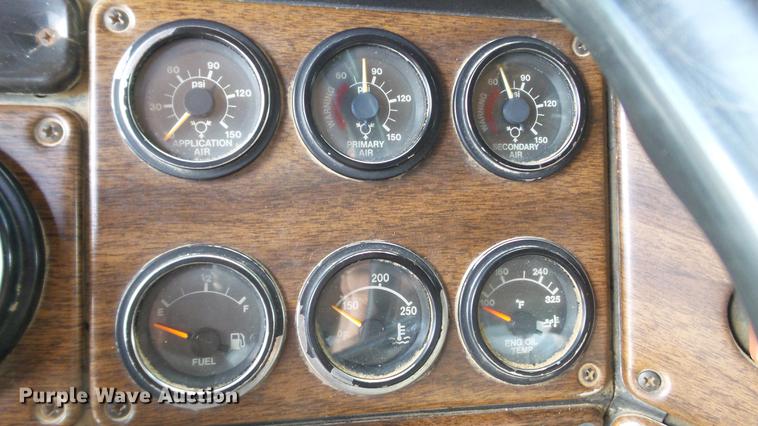 image for item DD7265 1989 Freightliner FC60 semi truck