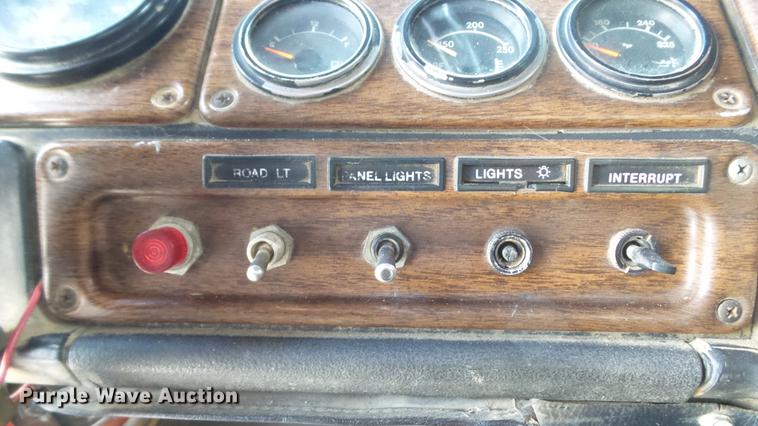 image for item DD7265 1989 Freightliner FC60 semi truck