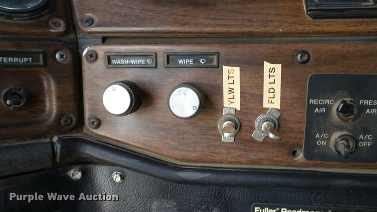 image for item DD7265 1989 Freightliner FC60 semi truck