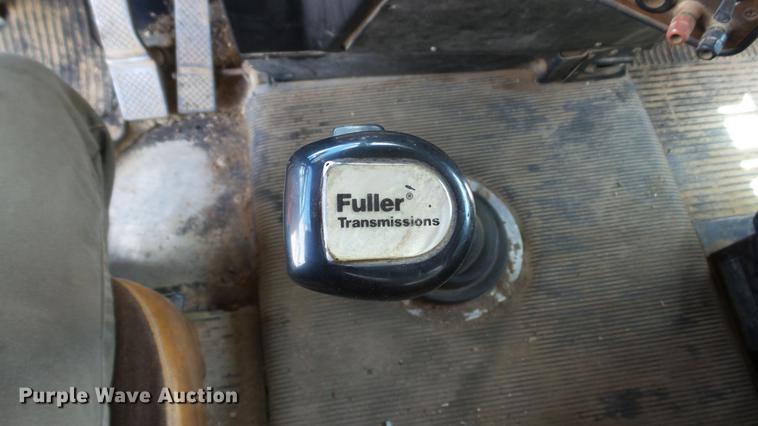 image for item DD7265 1989 Freightliner FC60 semi truck