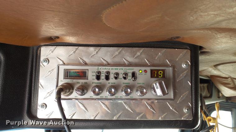 image for item DD7265 1989 Freightliner FC60 semi truck