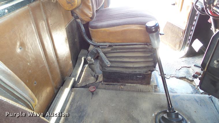 image for item DD7265 1989 Freightliner FC60 semi truck