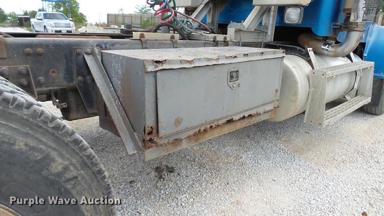 image for item DD7265 1989 Freightliner FC60 semi truck