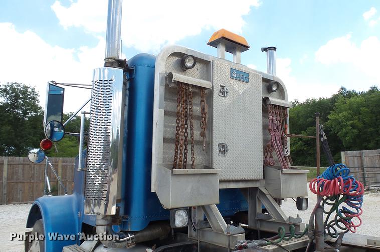 image for item DD7265 1989 Freightliner FC60 semi truck