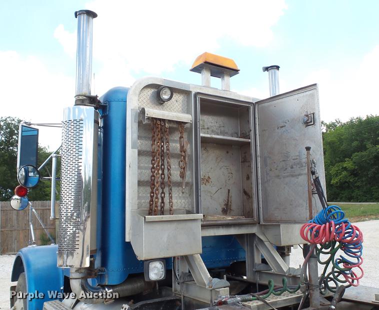 image for item DD7265 1989 Freightliner FC60 semi truck