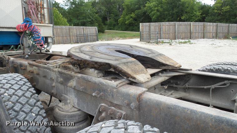 image for item DD7265 1989 Freightliner FC60 semi truck