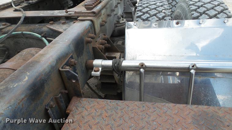 image for item DD7265 1989 Freightliner FC60 semi truck