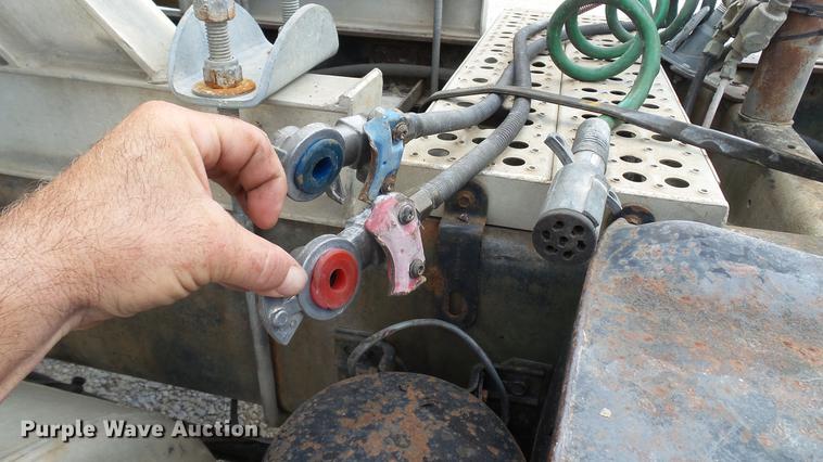 image for item DD7265 1989 Freightliner FC60 semi truck