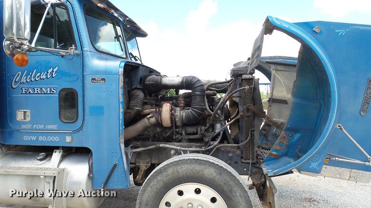 image for item DD7265 1989 Freightliner FC60 semi truck