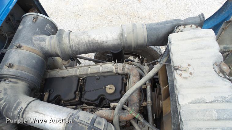 image for item DD7265 1989 Freightliner FC60 semi truck