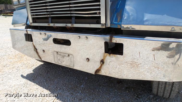 image for item DD7265 1989 Freightliner FC60 semi truck