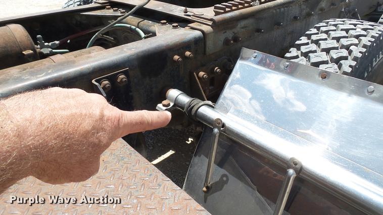 image for item DD7265 1989 Freightliner FC60 semi truck