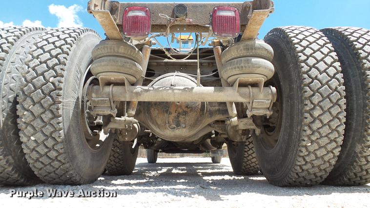 image for item DD7265 1989 Freightliner FC60 semi truck