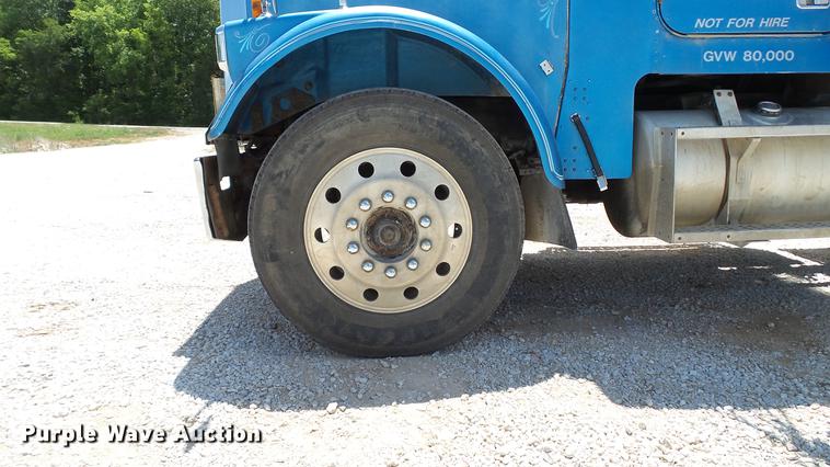 image for item DD7265 1989 Freightliner FC60 semi truck