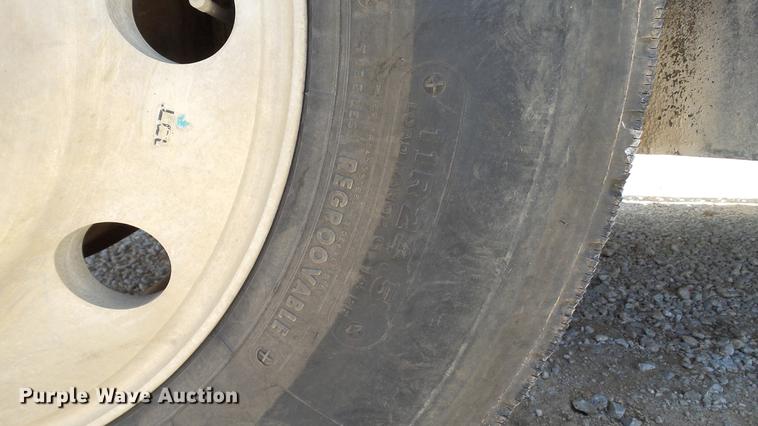 image for item DD7265 1989 Freightliner FC60 semi truck