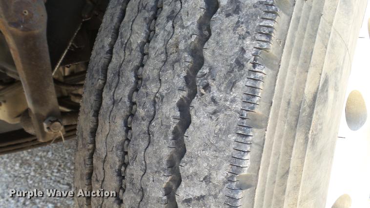 image for item DD7265 1989 Freightliner FC60 semi truck