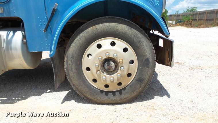 image for item DD7265 1989 Freightliner FC60 semi truck