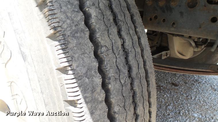 image for item DD7265 1989 Freightliner FC60 semi truck