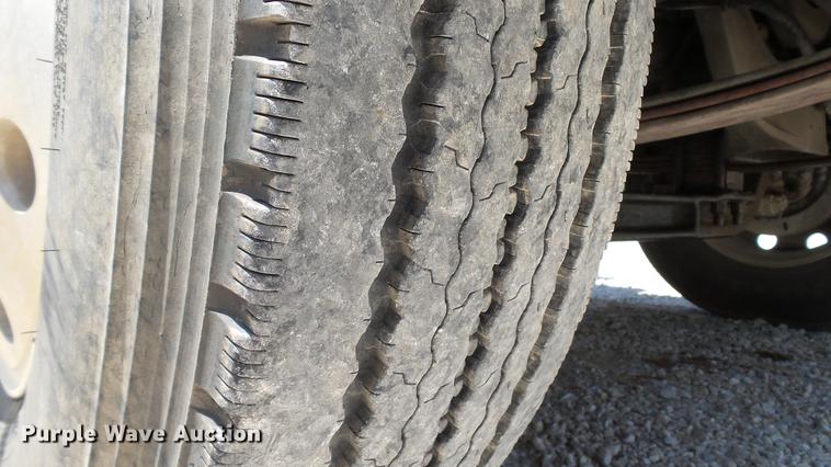 image for item DD7265 1989 Freightliner FC60 semi truck