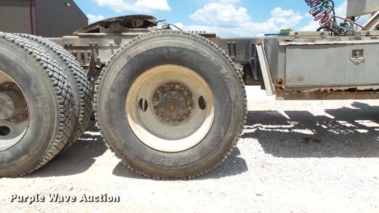 image for item DD7265 1989 Freightliner FC60 semi truck