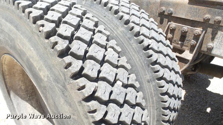 image for item DD7265 1989 Freightliner FC60 semi truck