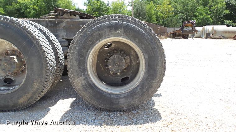 image for item DD7265 1989 Freightliner FC60 semi truck