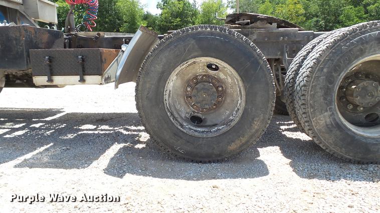 image for item DD7265 1989 Freightliner FC60 semi truck