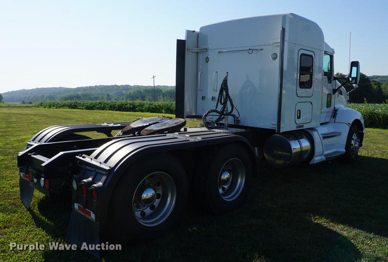 image for item DD7752 2013 Kenworth T660 semi truck