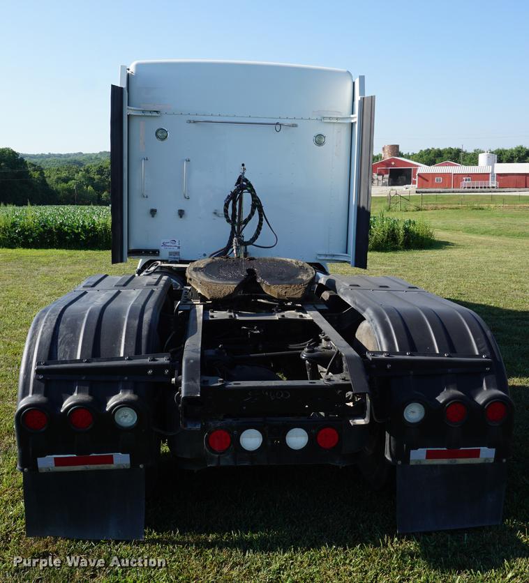 image for item DD7752 2013 Kenworth T660 semi truck