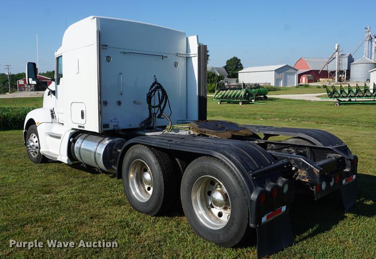 image for item DD7752 2013 Kenworth T660 semi truck